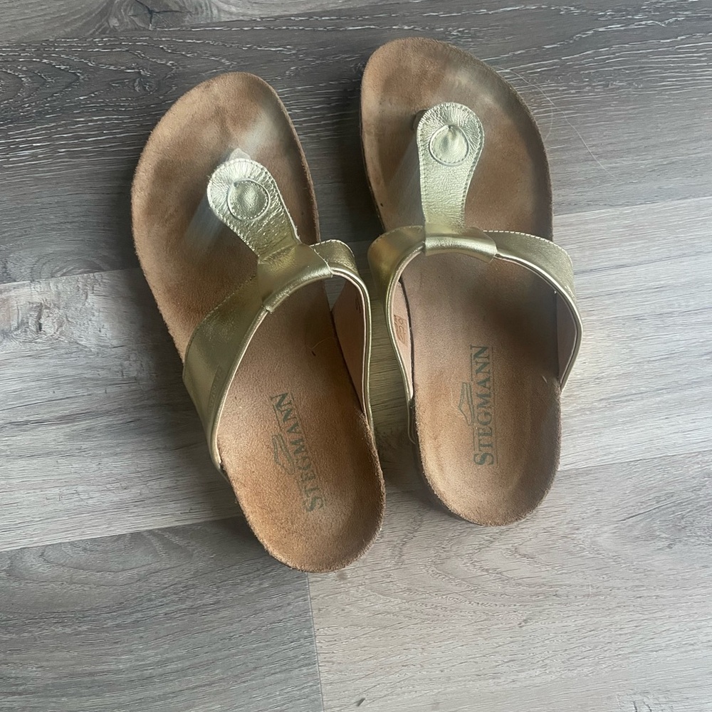 Stylish Gold Sandals by Stiozman